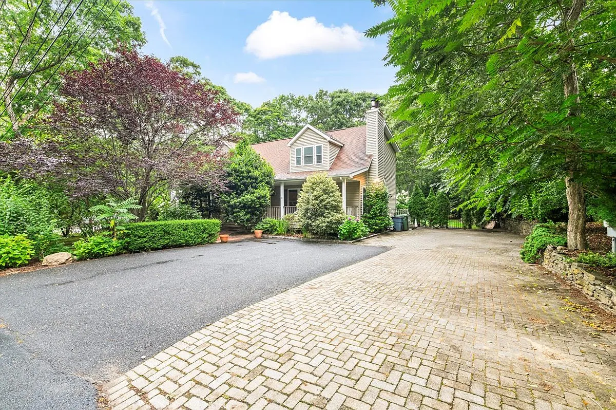 Best Deal! Unique 4 bed 4 bath gem in a great location — Photo 1