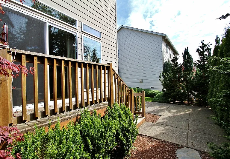 5502 NE Lagos Ct — Photo 37