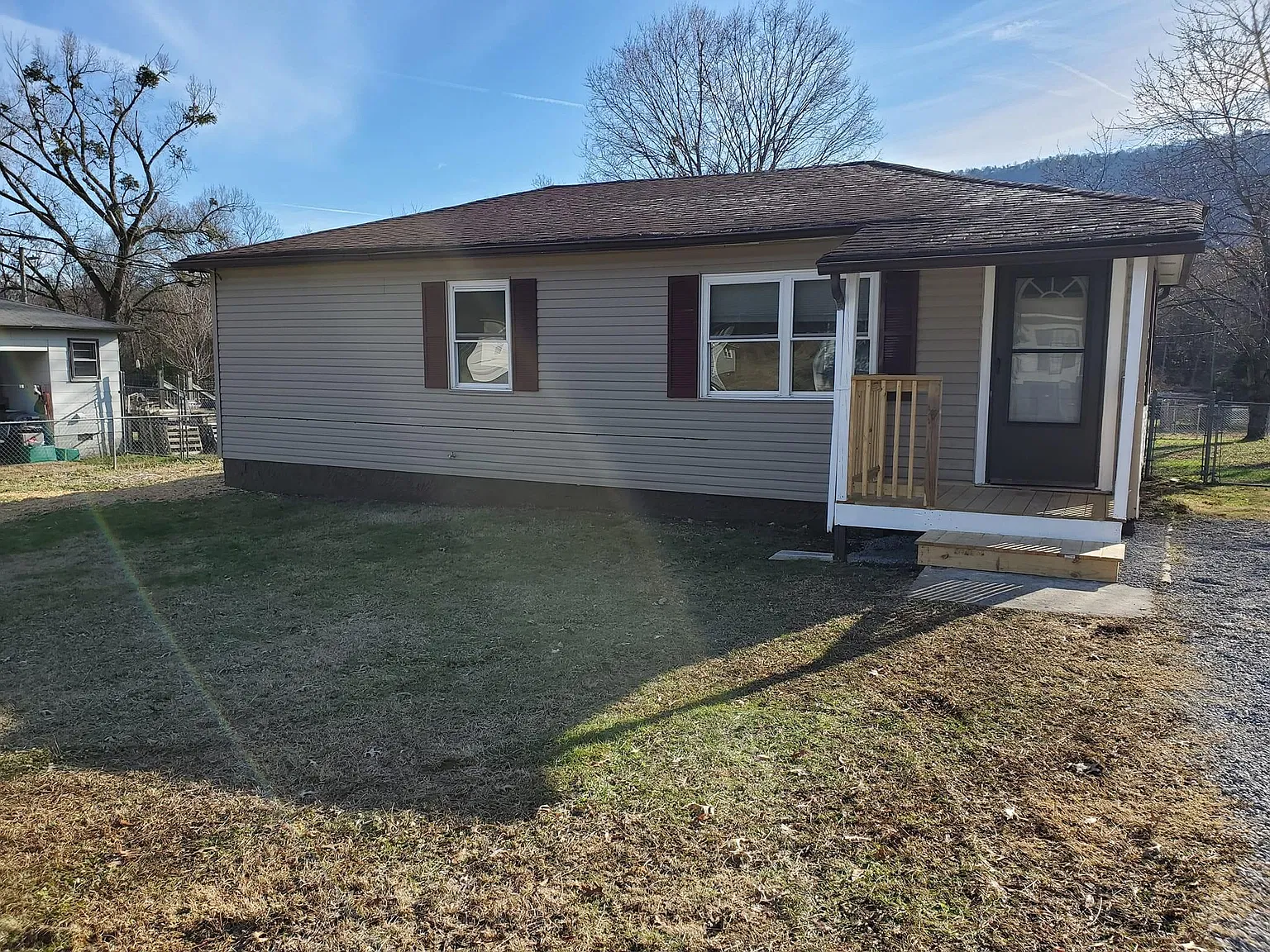 252 S Moss Ave — Photo 1