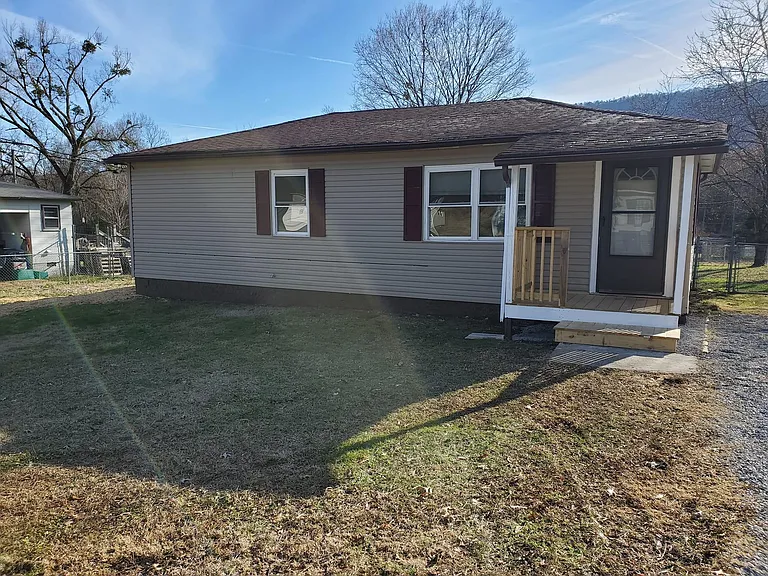 252 S Moss Ave — Photo 10