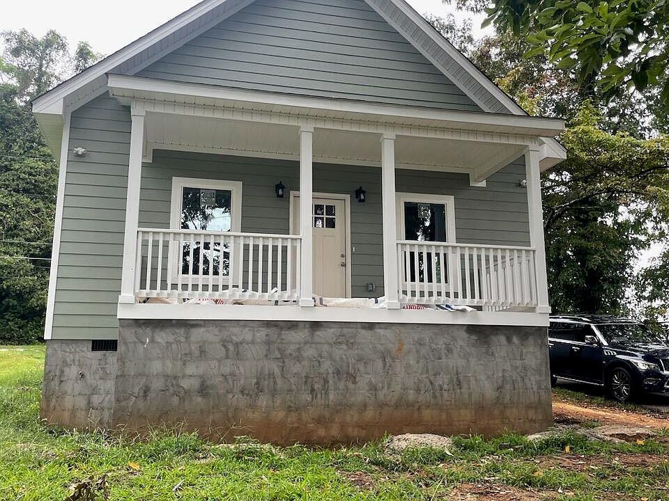 2nd image of 114 E Woodland Ave