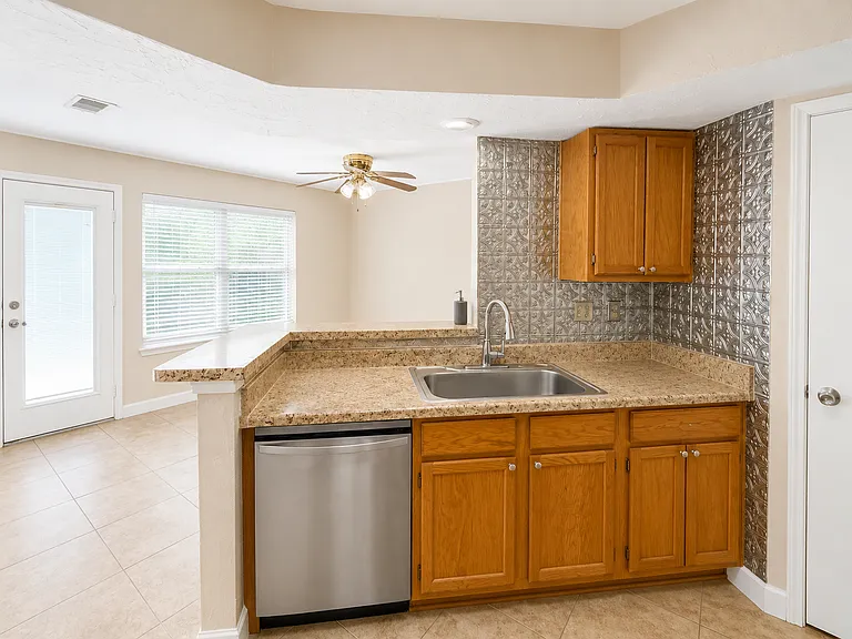 791 Chateau Ln — Photo 4
