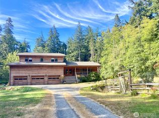 582 Sunset Ave, Eastsound, WA 98245