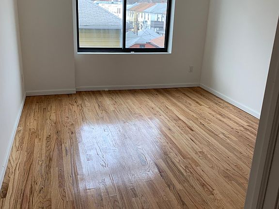 3rd image of 7516 Bay Pkwy