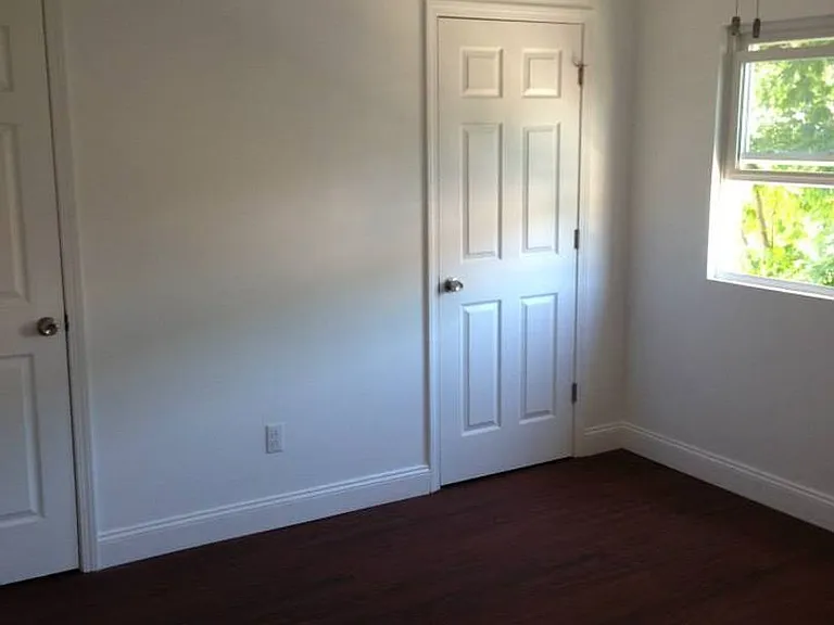 1815 Jane St — Photo 16