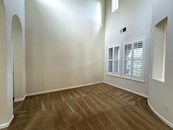 3rd image of 4012 Bothwell Cir