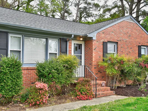 2220 N Lakeside Dr, Virginia Beach, VA 23454