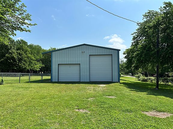 5th image of 500 Curtis Rd