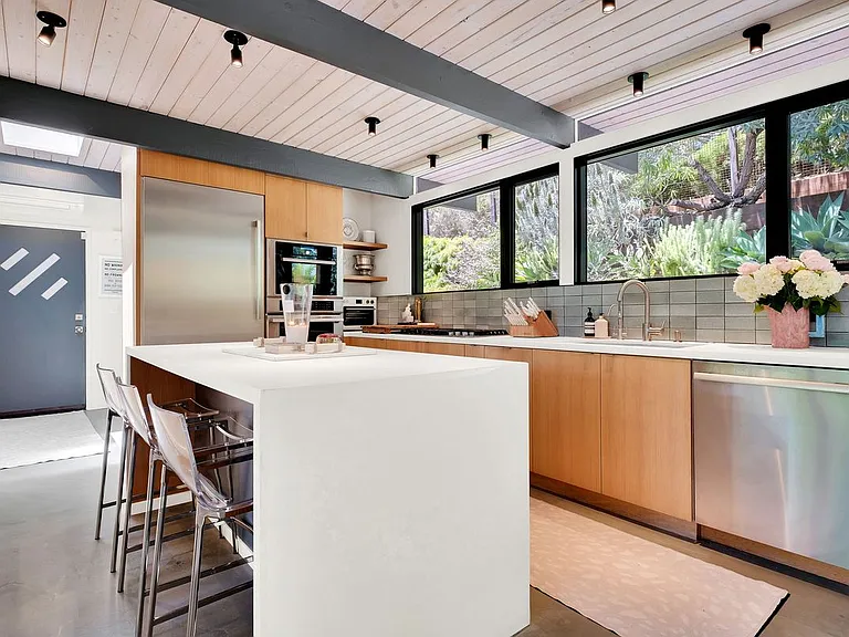 8967 Wonderland Park Ave — Photo 16