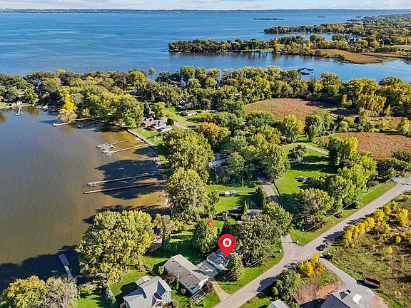 4th image of 5592 Lake Rd