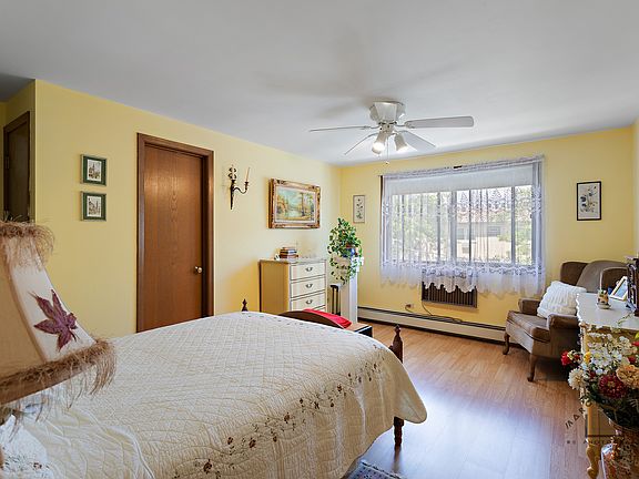 4th image of 3821 N Narragansett Ave APT 3E