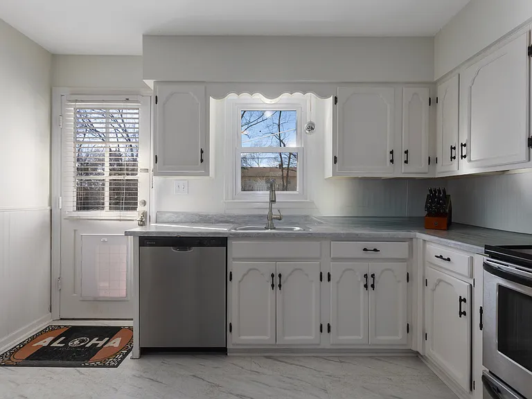 3314 NE Mohawk Ln — Photo 3