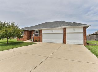 5445 Butternut Dr, Springfield, MO 65802