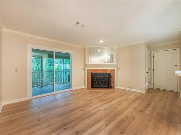 120 Barrington Hills Dr, Sandy Springs, GA 30350