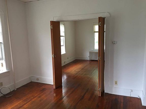 First floor living room/ bedroom