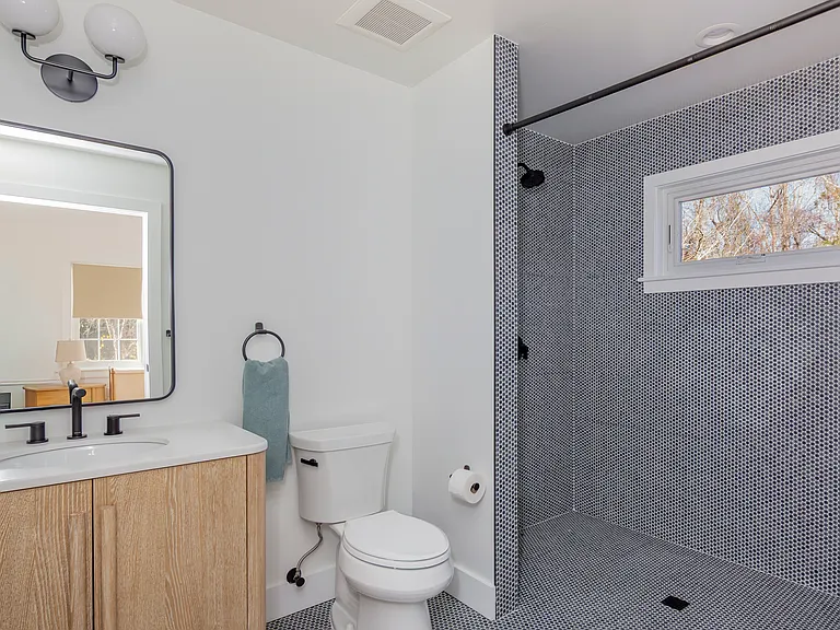 212 Meadows W — Photo 18