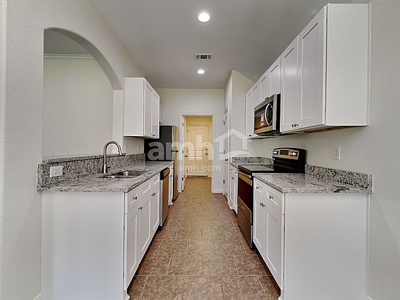 3rd image of 322 Creekside Way