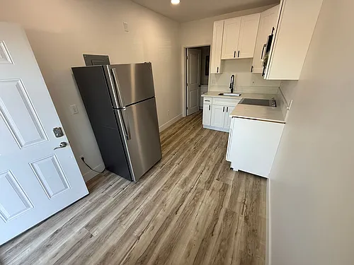 2120 Mission Avenue Photo 1