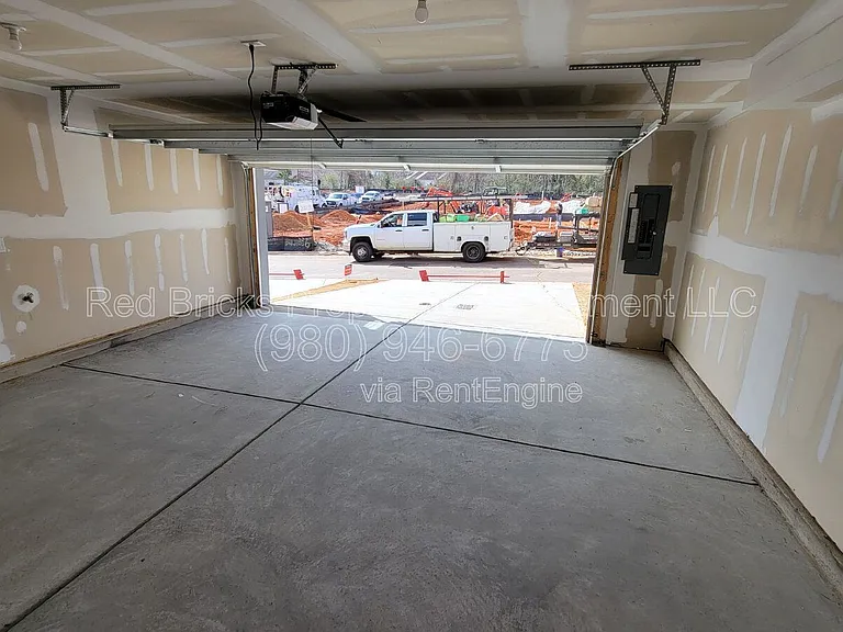 2354 Donnelly Hills Ln — Photo 26