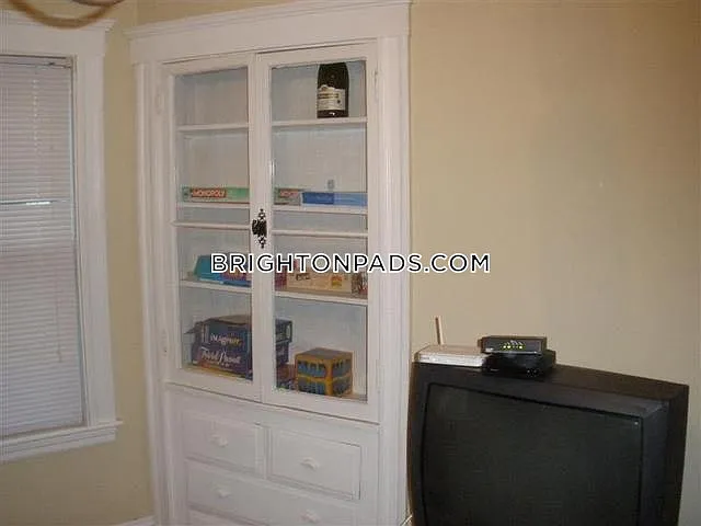 18 Hunnewell Ave #2A — Photo 2