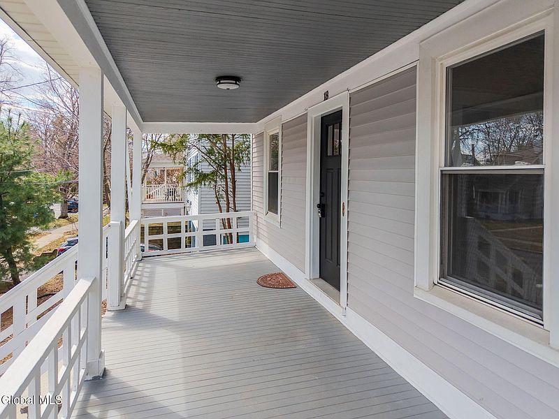 3rd image of 18 Fairlawn Avenue