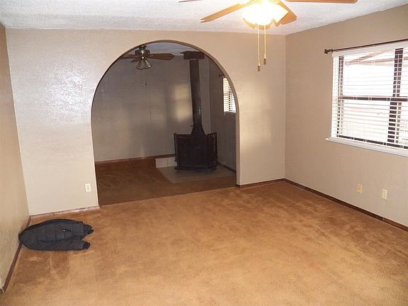 5th image of 216 Gary St