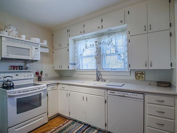 5th image of 497 Parkview St