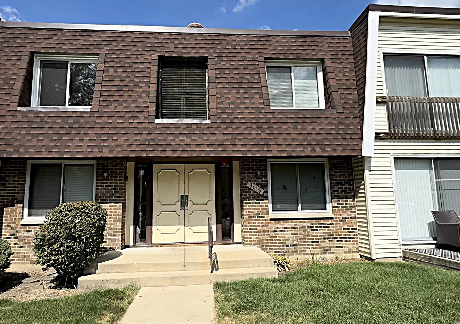 2 bed, 1150 sqft, $1,750 — Photo 1
