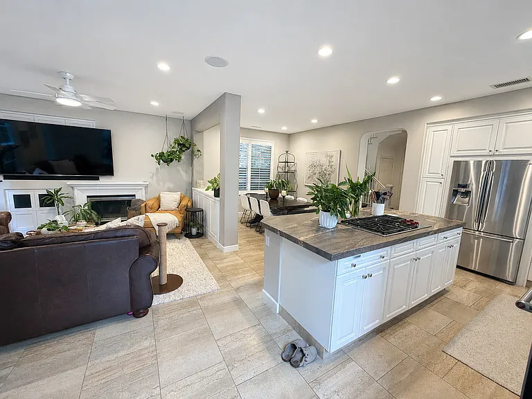 656 Seaward Ave — Photo 2