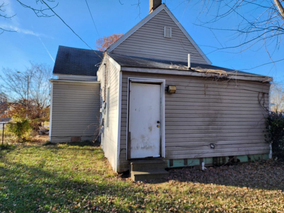 2nd image of 918 Judson St