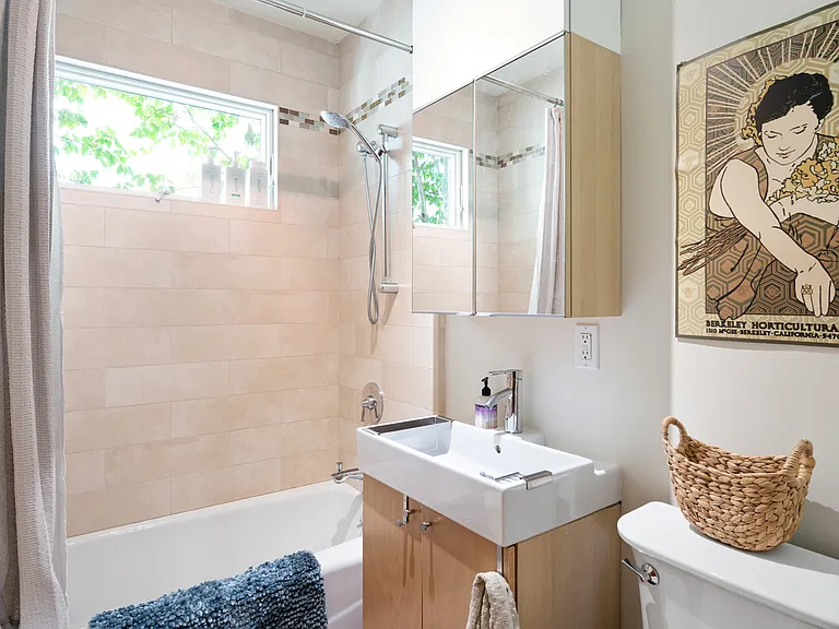 1423 Walnut St #1 — Photo 6