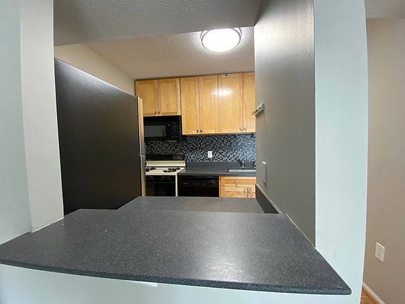 4th image of 7 Redwood Ln