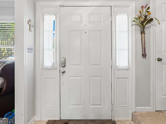 3rd image of 3 Pendleton Pl NE