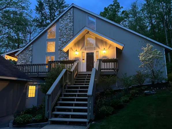 292 Johnnycake Street, Manchester, VT 05255