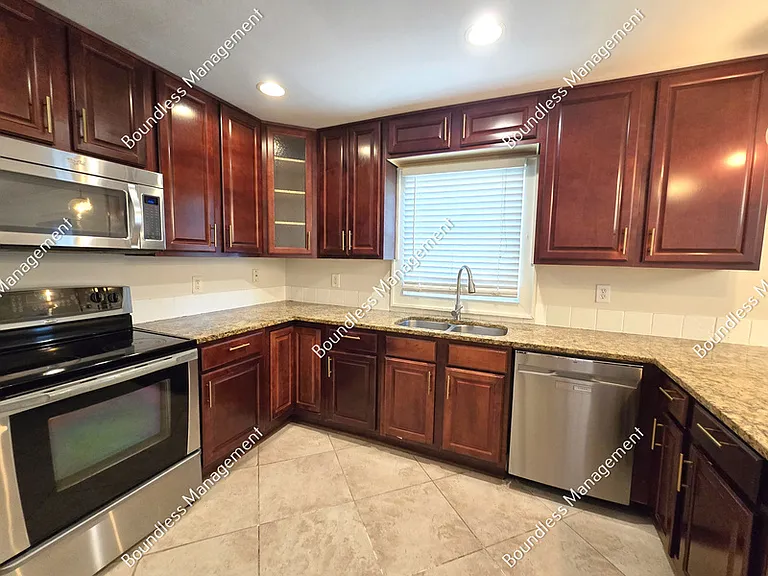2533 Sylvan Rd — Photo 4