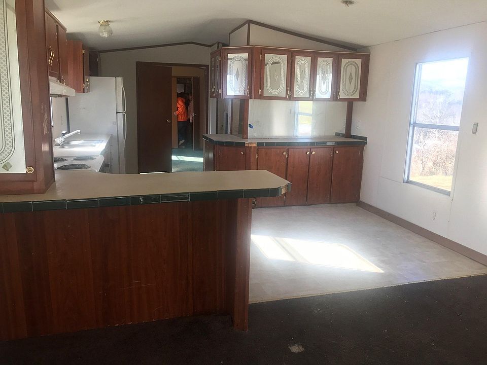 2nd image of 132 Stacey St