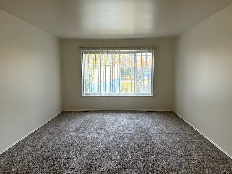 Lincoln Woods Apartments — Photo 8