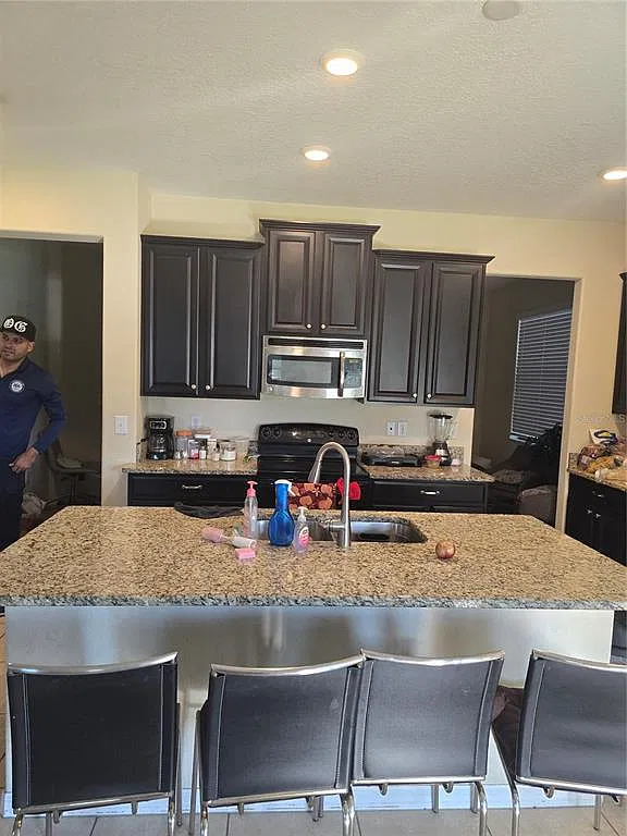 4 bed, 2.5 bath, 2347 sqft, $2,700 — Photo 4