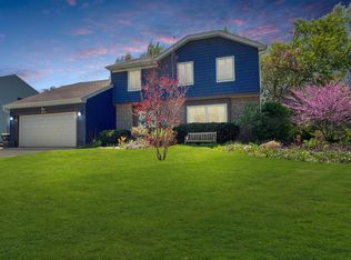 323 W Golf Rd, Libertyville, IL 60048