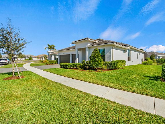 3rd image of 9091 SW Arco Way