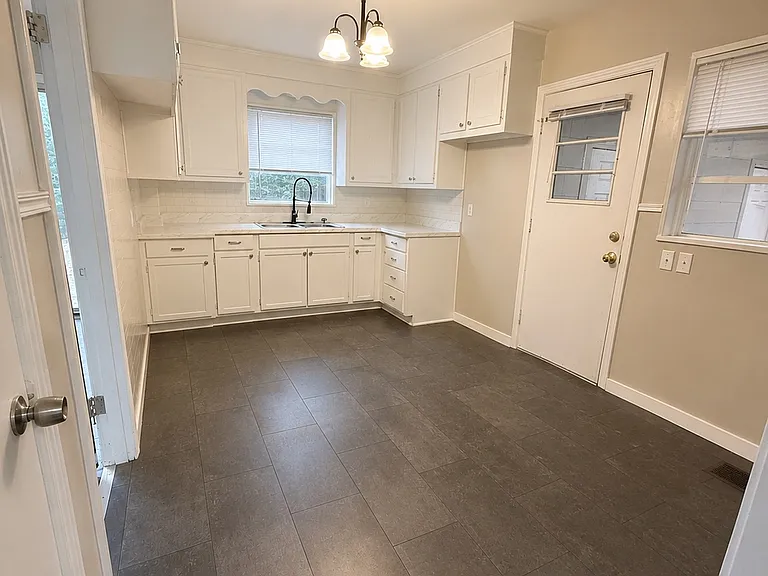 5555 Wayneland Dr — Photo 5