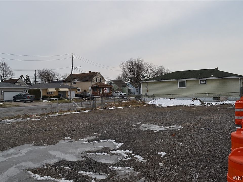 1st image of 2331 Broadway St