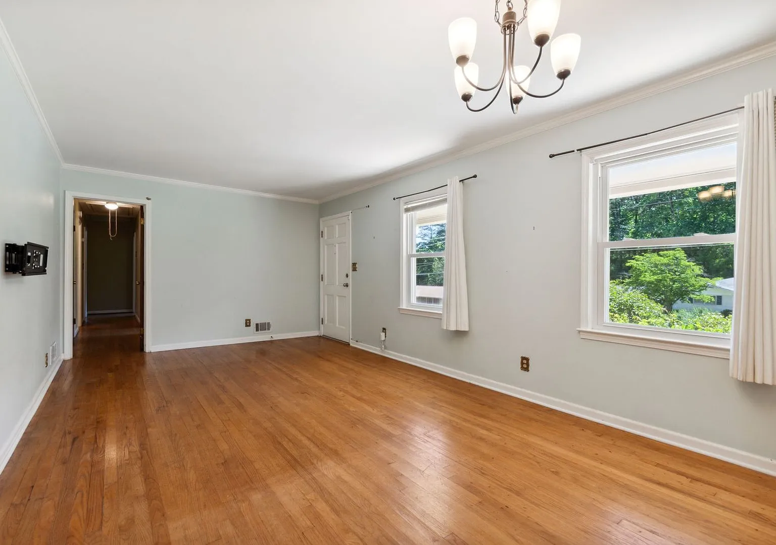 3 Bedroom Single Family in Tucker — Photo 1