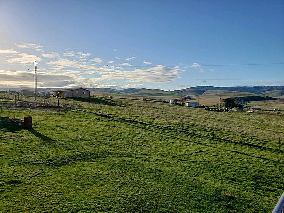 View back of property 