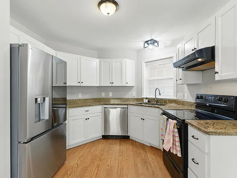 4905 Knightsbridge Way — Photo 9