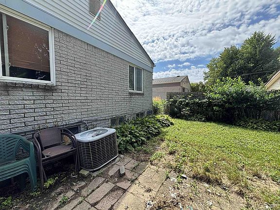 2nd image of 34373 Virgil St