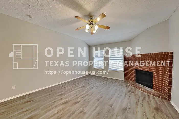 625 Creekview Dr — Photo 3
