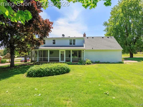 68574 Appleview Dr, Washington, MI 48095