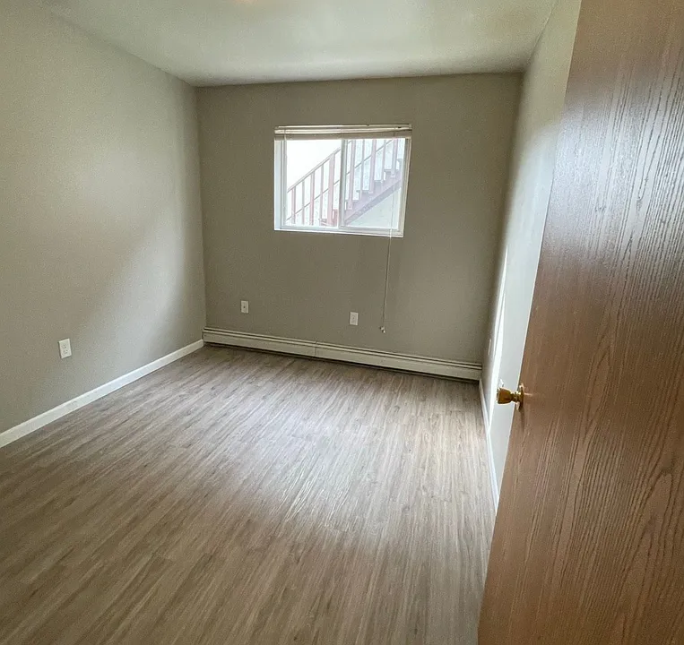 1211 S Dewey St