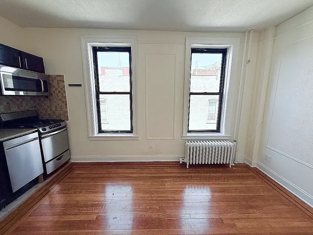 25-21 31st Avenue — Photo 3